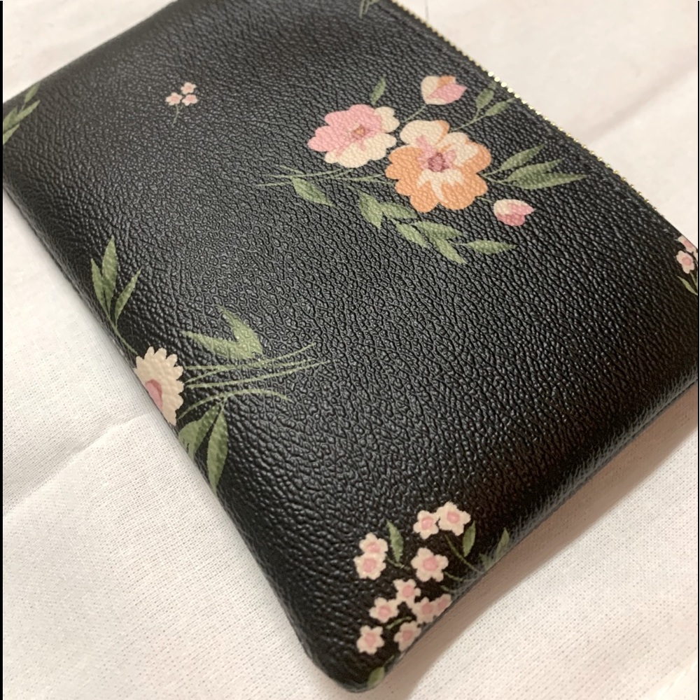 Coach | “Daisies” zipper Wristlets - Picture 5 of 8